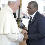 Administrateurs et membres de l'EMI à Rome avec le pape François en 2015 lors des 50 ans de l'EMI
