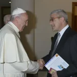 Administrateurs et membres de l'EMI à Rome avec le pape François en 2015 lors des 50 ans de l'EMI