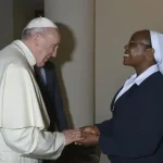 Administrateurs et membres de l'EMI à Rome avec le pape François en 2015 lors des 50 ans de l'EMI